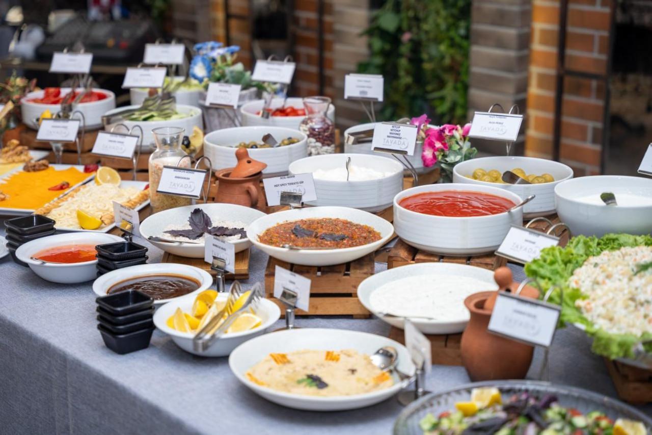 Theatrum Hotel Баку Екстер'єр фото A buffet